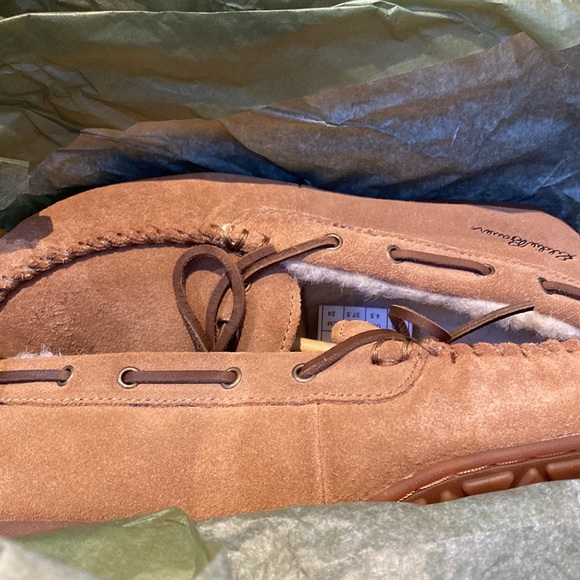 🆕 Eddie Bauer Women’s Shearling Moc Slippers - Picture 8 of 8